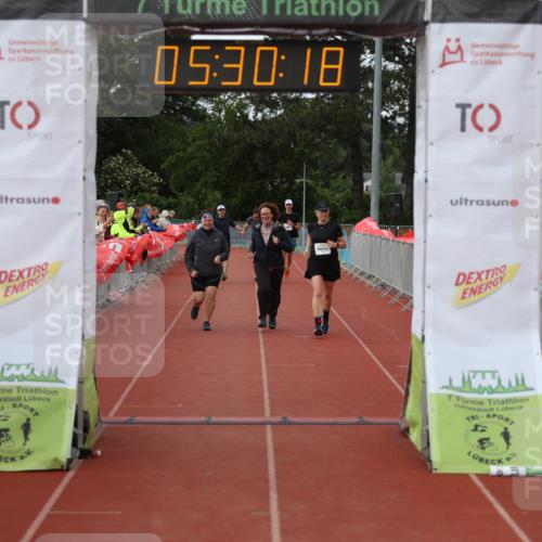14.06.2026 - 7 Türme Triathlon Andreas Tolksdorf http://msf.ph/oto/9808323 14.06.2026 16:30:17 Ziel 880, 1796 meine-sportfotos.de