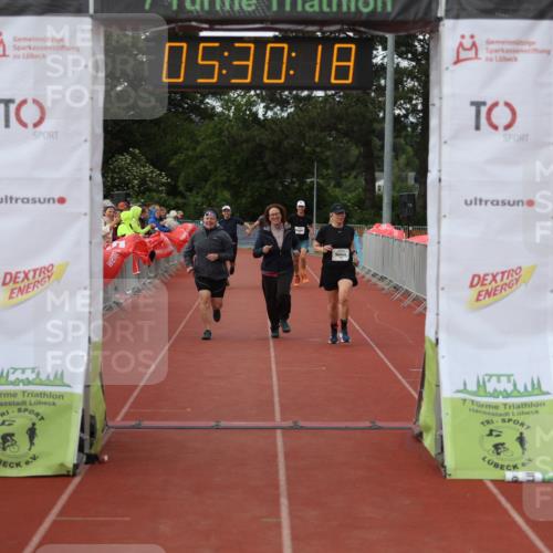 14.06.2026 - 7 Türme Triathlon Andreas Tolksdorf http://msf.ph/oto/9808329 14.06.2026 16:30:17 Ziel 880, 1796 meine-sportfotos.de