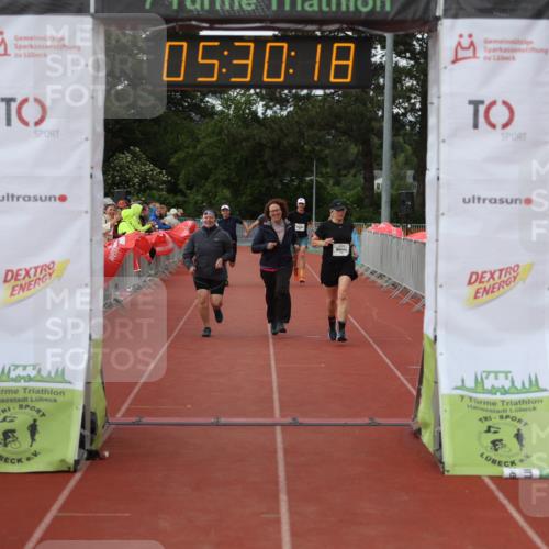 14.06.2026 - 7 Türme Triathlon Andreas Tolksdorf http://msf.ph/oto/9808330 14.06.2026 16:30:17 Ziel 880, 1796 meine-sportfotos.de