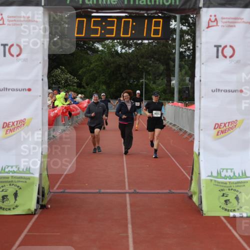 14.06.2026 - 7 Türme Triathlon Andreas Tolksdorf http://msf.ph/oto/9808332 14.06.2026 16:30:17 Ziel 880, 1796 meine-sportfotos.de