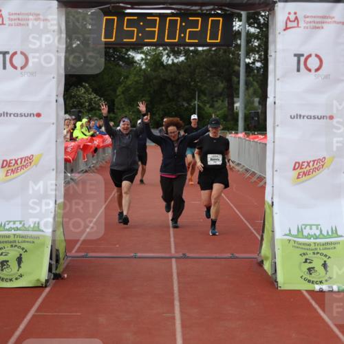 14.06.2026 - 7 Türme Triathlon Andreas Tolksdorf http://msf.ph/oto/9808333 14.06.2026 16:30:19 Ziel 880, 1796 meine-sportfotos.de
