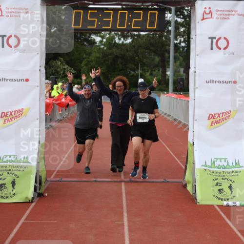 14.06.2026 - 7 Türme Triathlon Andreas Tolksdorf http://msf.ph/oto/9808343 14.06.2026 16:30:19 Ziel 880, 1796 meine-sportfotos.de