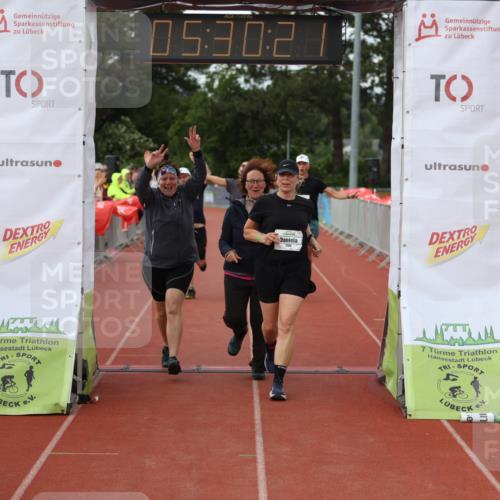 14.06.2026 - 7 Türme Triathlon Andreas Tolksdorf http://msf.ph/oto/9808349 14.06.2026 16:30:20 Ziel 880, 1796 meine-sportfotos.de