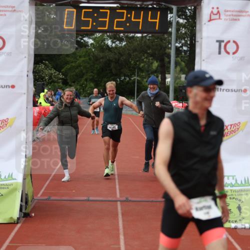 14.06.2026 - 7 Türme Triathlon Andreas Tolksdorf http://msf.ph/oto/9808534 14.06.2026 16:32:42 Ziel 886, 1260 meine-sportfotos.de