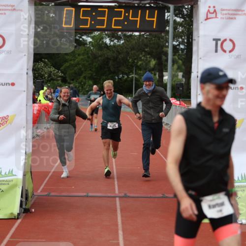 14.06.2026 - 7 Türme Triathlon Andreas Tolksdorf http://msf.ph/oto/9808535 14.06.2026 16:32:42 Ziel 886, 1260 meine-sportfotos.de