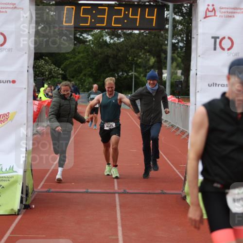 14.06.2026 - 7 Türme Triathlon Andreas Tolksdorf http://msf.ph/oto/9808537 14.06.2026 16:32:42 Ziel 886, 1260 meine-sportfotos.de