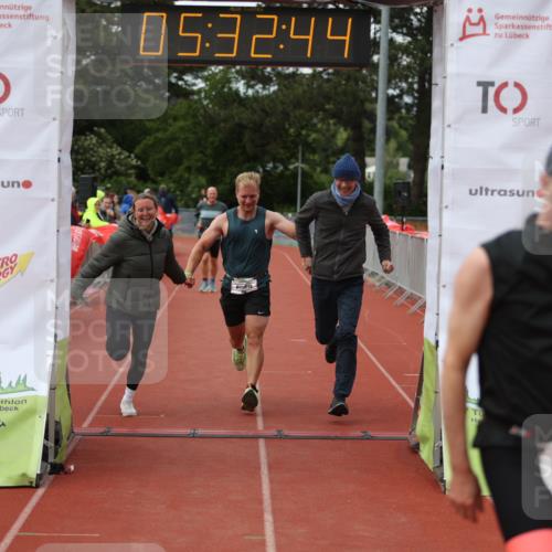 14.06.2026 - 7 Türme Triathlon Andreas Tolksdorf http://msf.ph/oto/9808539 14.06.2026 16:32:42 Ziel 886, 1260 meine-sportfotos.de