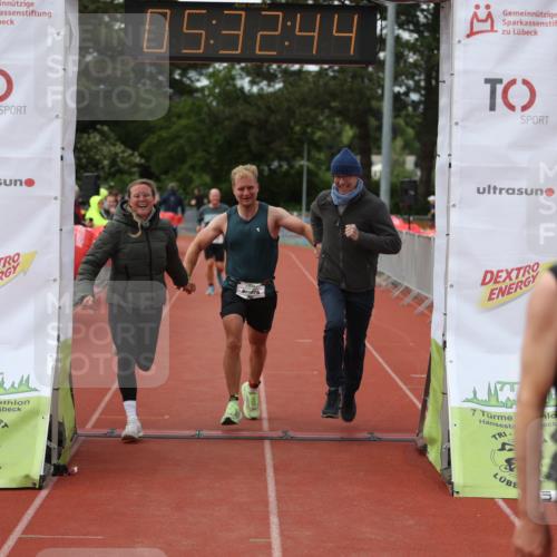 14.06.2026 - 7 Türme Triathlon Andreas Tolksdorf http://msf.ph/oto/9808542 14.06.2026 16:32:43 Ziel 886, 1260, 1325 meine-sportfotos.de