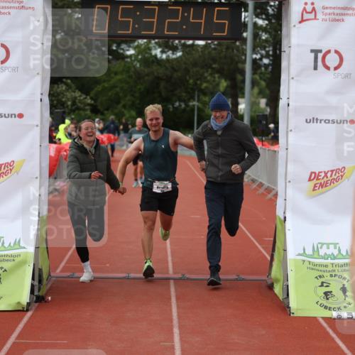 14.06.2026 - 7 Türme Triathlon Andreas Tolksdorf http://msf.ph/oto/9808543 14.06.2026 16:32:43 Ziel 886, 1260, 1325 meine-sportfotos.de