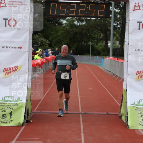 14.06.2026 - 7 Türme Triathlon Andreas Tolksdorf http://msf.ph/oto/9808548 14.06.2026 16:32:50 Ziel 886, 1325 meine-sportfotos.de