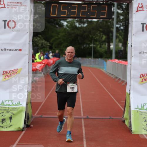 14.06.2026 - 7 Türme Triathlon Andreas Tolksdorf http://msf.ph/oto/9808571 14.06.2026 16:32:52 Ziel 886, 1325 meine-sportfotos.de