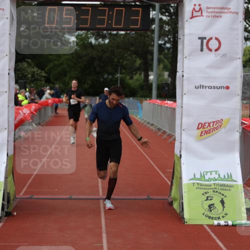 14.06.2026 - 7 Türme Triathlon Andreas Tolksdorf http://msf.ph/oto/9808579 14.06.2026 16:33:01 Ziel 733, 1230 meine-sportfotos.de