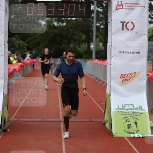 14.06.2026 - 7 Türme Triathlon Andreas Tolksdorf http://msf.ph/oto/9808585 14.06.2026 16:33:02 Ziel 733, 1230 meine-sportfotos.de