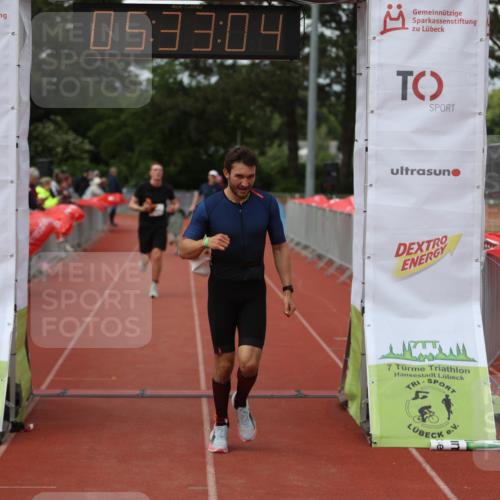 14.06.2026 - 7 Türme Triathlon Andreas Tolksdorf http://msf.ph/oto/9808586 14.06.2026 16:33:02 Ziel 733, 1230 meine-sportfotos.de