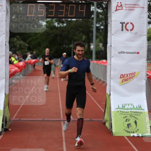 14.06.2026 - 7 Türme Triathlon Andreas Tolksdorf http://msf.ph/oto/9808588 14.06.2026 16:33:02 Ziel 733, 1230 meine-sportfotos.de