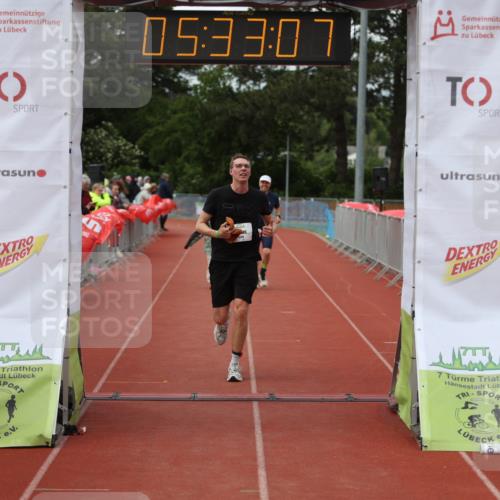 14.06.2026 - 7 Türme Triathlon Andreas Tolksdorf http://msf.ph/oto/9808590 14.06.2026 16:33:05 Ziel 733, 870, 1230 meine-sportfotos.de