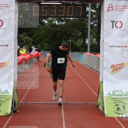 14.06.2026 - 7 Türme Triathlon Andreas Tolksdorf http://msf.ph/oto/9808600 14.06.2026 16:33:06 Ziel 733, 870, 1230 meine-sportfotos.de