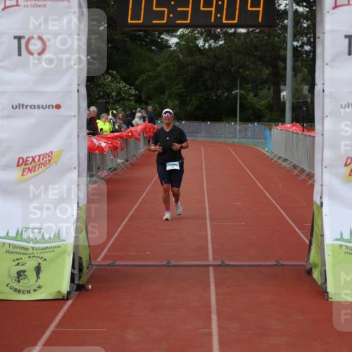 14.06.2026 - 7 Türme Triathlon Andreas Tolksdorf http://msf.ph/oto/9808692 14.06.2026 16:34:02 Ziel 949 meine-sportfotos.de