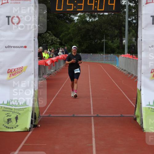 14.06.2026 - 7 Türme Triathlon Andreas Tolksdorf http://msf.ph/oto/9808695 14.06.2026 16:34:03 Ziel 949 meine-sportfotos.de