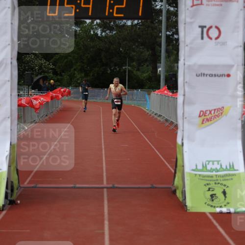 14.06.2026 - 7 Türme Triathlon Andreas Tolksdorf http://msf.ph/oto/9808779 14.06.2026 16:47:20 Ziel 826 meine-sportfotos.de