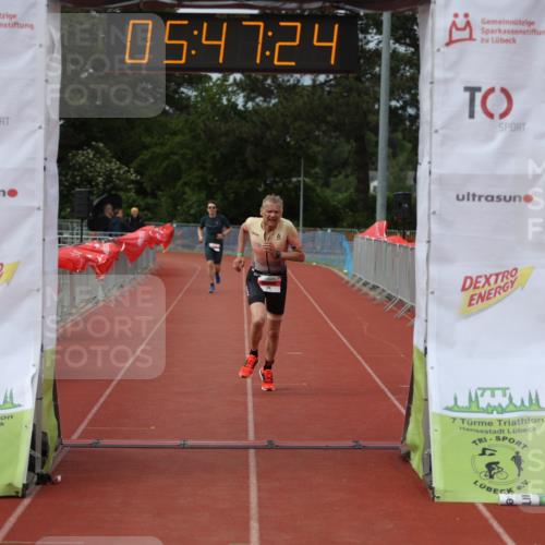 14.06.2026 - 7 Türme Triathlon Andreas Tolksdorf http://msf.ph/oto/9808790 14.06.2026 16:47:23 Ziel 826 meine-sportfotos.de