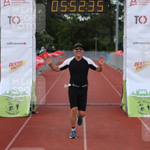14.06.2026 - 7 Türme Triathlon Andreas Tolksdorf http://msf.ph/oto/9809309 14.06.2026 16:52:35 Ziel 748 meine-sportfotos.de