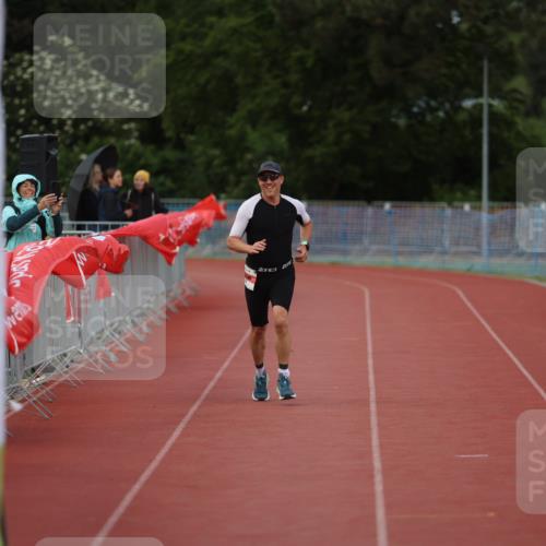 14.06.2026 - 7 Türme Triathlon Andreas Tolksdorf http://msf.ph/oto/9809337 14.06.2026 16:52:29 Ziel 748 meine-sportfotos.de