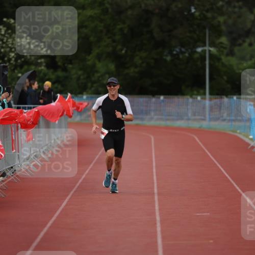 14.06.2026 - 7 Türme Triathlon Andreas Tolksdorf http://msf.ph/oto/9809343 14.06.2026 16:52:29 Ziel 748 meine-sportfotos.de