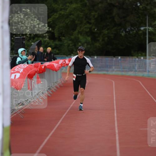 14.06.2026 - 7 Türme Triathlon Andreas Tolksdorf http://msf.ph/oto/9809355 14.06.2026 16:52:28 Ziel 748 meine-sportfotos.de