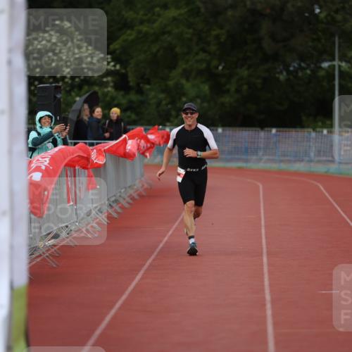 14.06.2026 - 7 Türme Triathlon Andreas Tolksdorf http://msf.ph/oto/9809361 14.06.2026 16:52:29 Ziel 748 meine-sportfotos.de