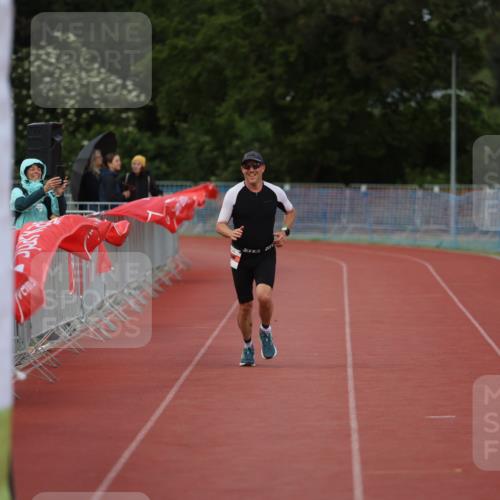 14.06.2026 - 7 Türme Triathlon Andreas Tolksdorf http://msf.ph/oto/9809365 14.06.2026 16:52:29 Ziel 748 meine-sportfotos.de