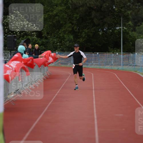 14.06.2026 - 7 Türme Triathlon Andreas Tolksdorf http://msf.ph/oto/9809369 14.06.2026 16:52:27 Ziel 748 meine-sportfotos.de