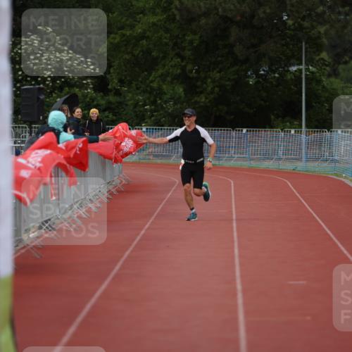 14.06.2026 - 7 Türme Triathlon Andreas Tolksdorf http://msf.ph/oto/9809370 14.06.2026 16:52:27 Ziel 748 meine-sportfotos.de