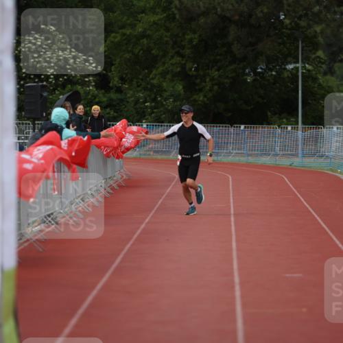 14.06.2026 - 7 Türme Triathlon Andreas Tolksdorf http://msf.ph/oto/9809371 14.06.2026 16:52:27 Ziel 748 meine-sportfotos.de
