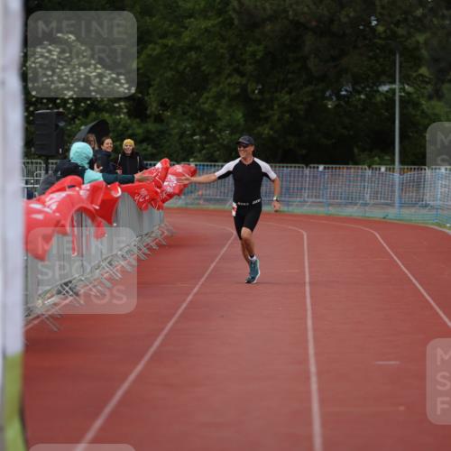 14.06.2026 - 7 Türme Triathlon Andreas Tolksdorf http://msf.ph/oto/9809372 14.06.2026 16:52:27 Ziel 748 meine-sportfotos.de