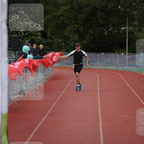14.06.2026 - 7 Türme Triathlon Andreas Tolksdorf http://msf.ph/oto/9809373 14.06.2026 16:52:27 Ziel 748 meine-sportfotos.de