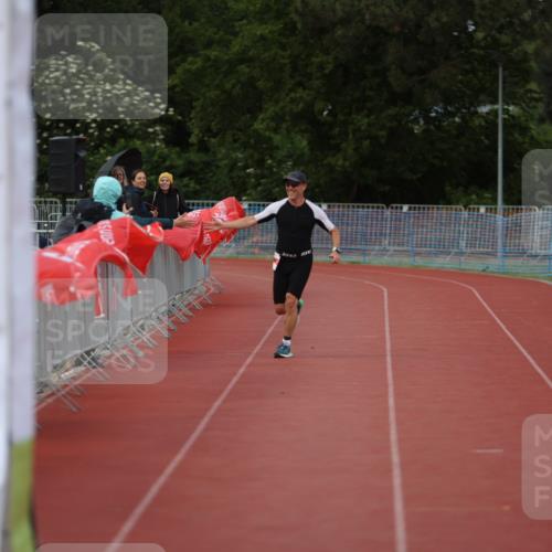 14.06.2026 - 7 Türme Triathlon Andreas Tolksdorf http://msf.ph/oto/9809376 14.06.2026 16:52:27 Ziel 748 meine-sportfotos.de