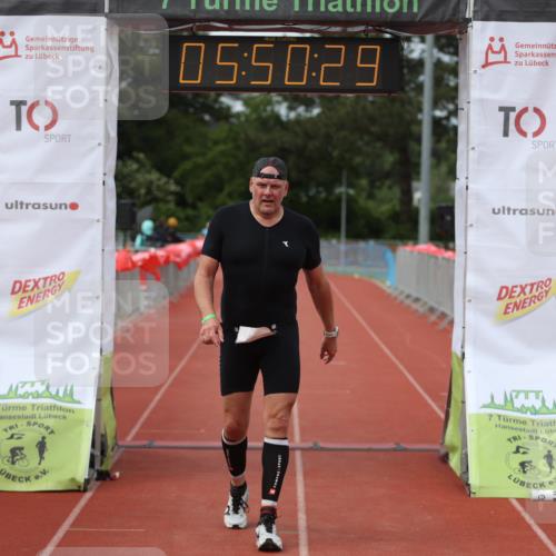 14.06.2026 - 7 Türme Triathlon Andreas Tolksdorf http://msf.ph/oto/9809465 14.06.2026 16:50:27 Ziel 694, 766 meine-sportfotos.de