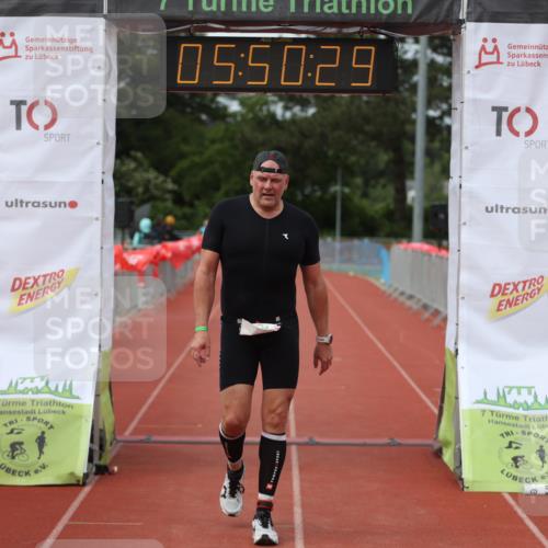 14.06.2026 - 7 Türme Triathlon Andreas Tolksdorf http://msf.ph/oto/9809467 14.06.2026 16:50:27 Ziel 694, 766 meine-sportfotos.de
