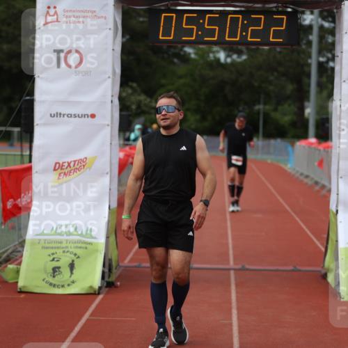 14.06.2026 - 7 Türme Triathlon Andreas Tolksdorf http://msf.ph/oto/9809481 14.06.2026 16:50:21 Ziel 694, 766 meine-sportfotos.de