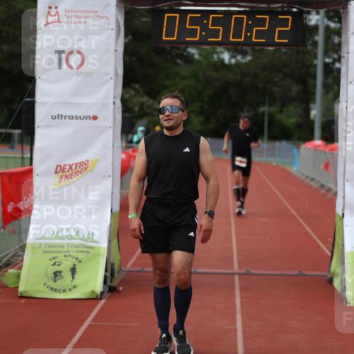 14.06.2026 - 7 Türme Triathlon Andreas Tolksdorf http://msf.ph/oto/9809482 14.06.2026 16:50:21 Ziel 694, 766 meine-sportfotos.de