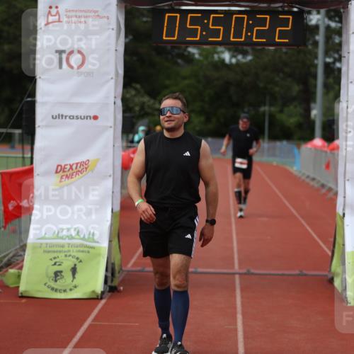 14.06.2026 - 7 Türme Triathlon Andreas Tolksdorf http://msf.ph/oto/9809484 14.06.2026 16:50:21 Ziel 694, 766 meine-sportfotos.de