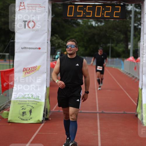 14.06.2026 - 7 Türme Triathlon Andreas Tolksdorf http://msf.ph/oto/9809485 14.06.2026 16:50:21 Ziel 694, 766 meine-sportfotos.de