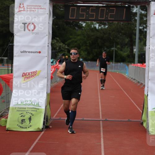 14.06.2026 - 7 Türme Triathlon Andreas Tolksdorf http://msf.ph/oto/9809503 14.06.2026 16:50:19 Ziel 694, 766 meine-sportfotos.de