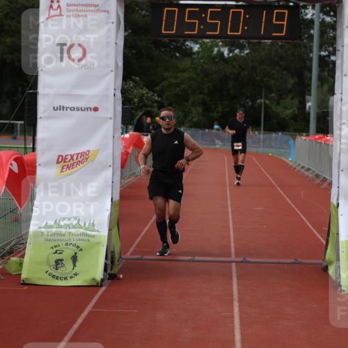 14.06.2026 - 7 Türme Triathlon Andreas Tolksdorf http://msf.ph/oto/9809516 14.06.2026 16:50:18 Ziel 694, 766 meine-sportfotos.de