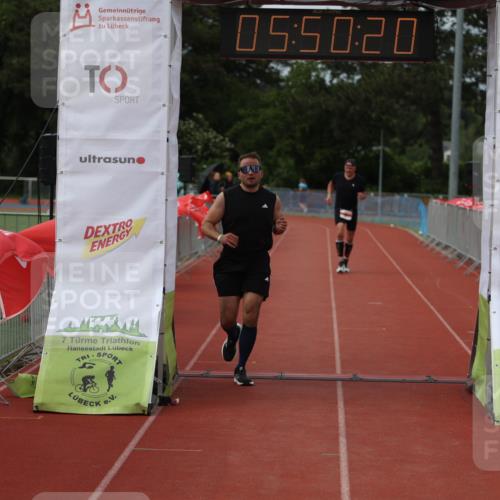 14.06.2026 - 7 Türme Triathlon Andreas Tolksdorf http://msf.ph/oto/9809523 14.06.2026 16:50:19 Ziel 694, 766 meine-sportfotos.de