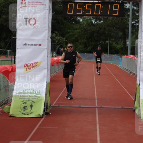 14.06.2026 - 7 Türme Triathlon Andreas Tolksdorf http://msf.ph/oto/9809526 14.06.2026 16:50:18 Ziel 694, 766 meine-sportfotos.de