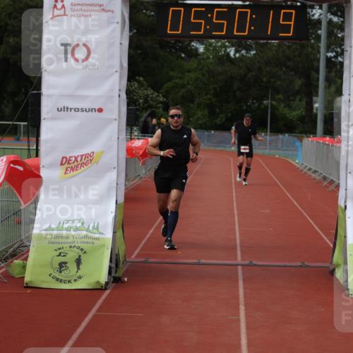 14.06.2026 - 7 Türme Triathlon Andreas Tolksdorf http://msf.ph/oto/9809529 14.06.2026 16:50:18 Ziel 694, 766 meine-sportfotos.de