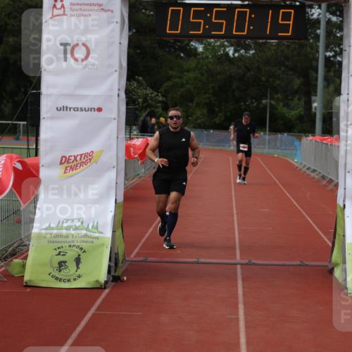 14.06.2026 - 7 Türme Triathlon Andreas Tolksdorf http://msf.ph/oto/9809530 14.06.2026 16:50:18 Ziel 694, 766 meine-sportfotos.de