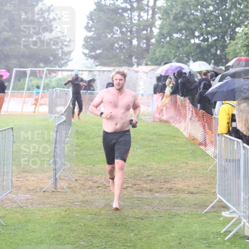14.06.2026 - 7 Türme Triathlon Andreas Tolksdorf http://msf.ph/oto/9810163 14.06.2026 13:35:00 Schwimmen  meine-sportfotos.de